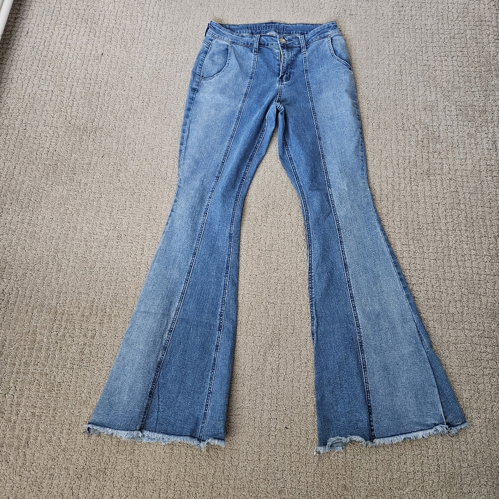 Anthropologie Hydraulic Murray Flare Jeans Hippie Bohemian Long Fringe Size 8